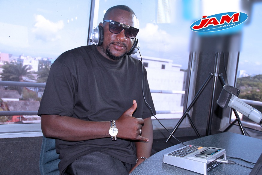 DÉCOUVREZ LES PROUESSES DJ BLOCONINI 