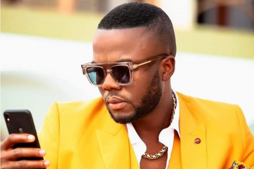 KEROZEN EN COLÈRE, RECADRE CERTAINS MÉLOMANES